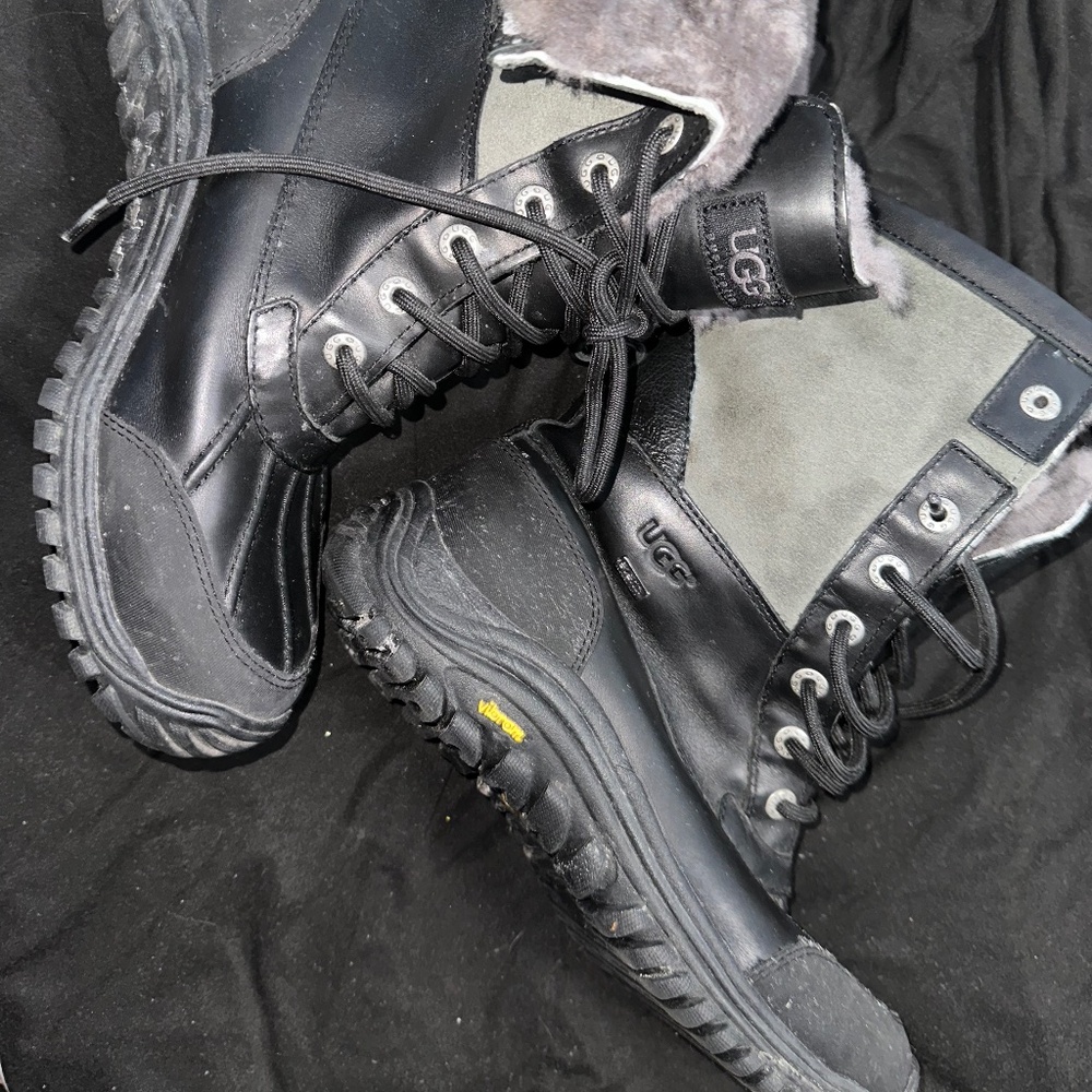Like New - Ugg Boots Black Size 8.5 - Worn Once - Winter Snow Waterproof